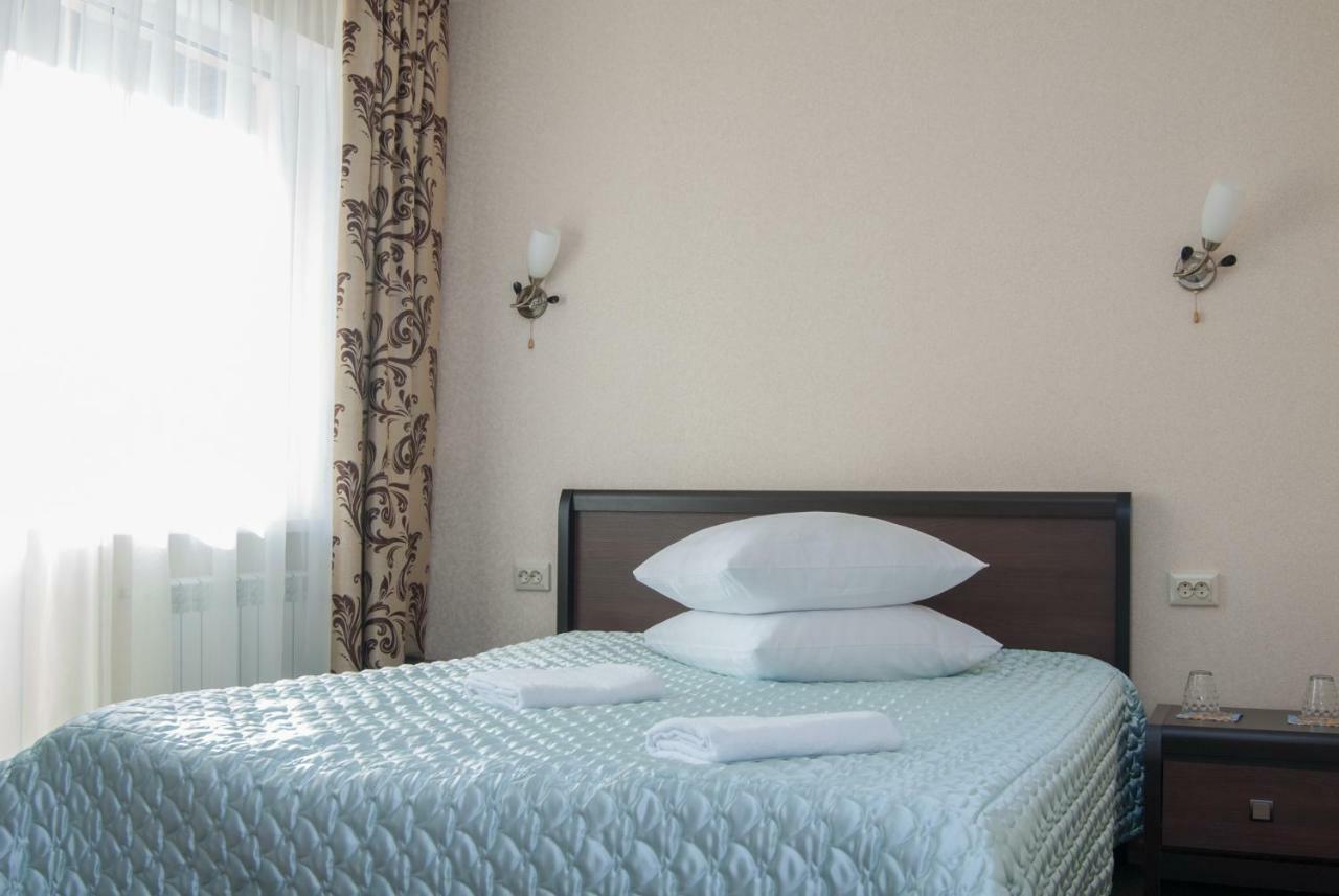 Veles Hotel Brovary Ngoại thất bức ảnh