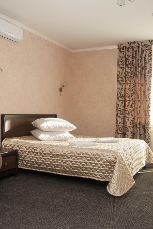 Veles Hotel Brovary Ngoại thất bức ảnh