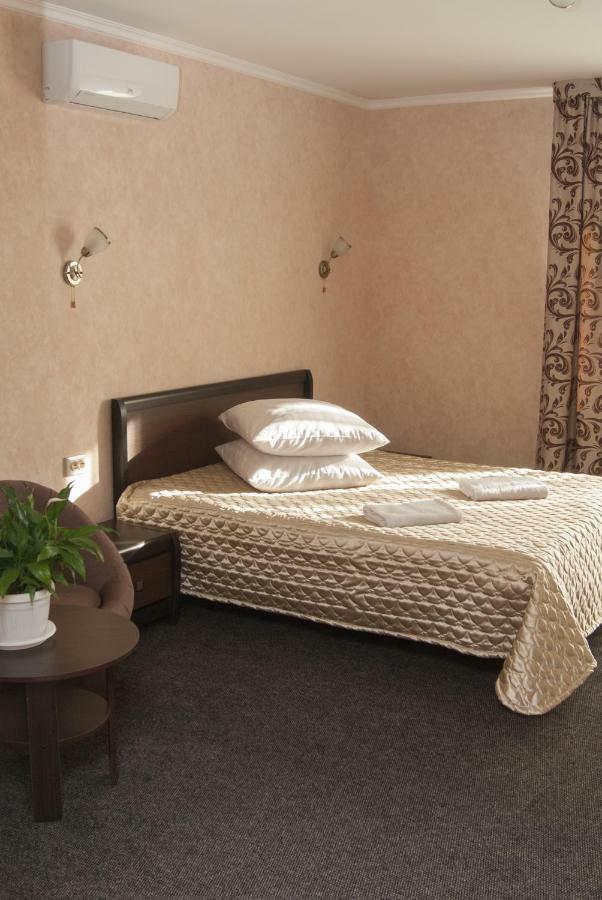 Veles Hotel Brovary Ngoại thất bức ảnh